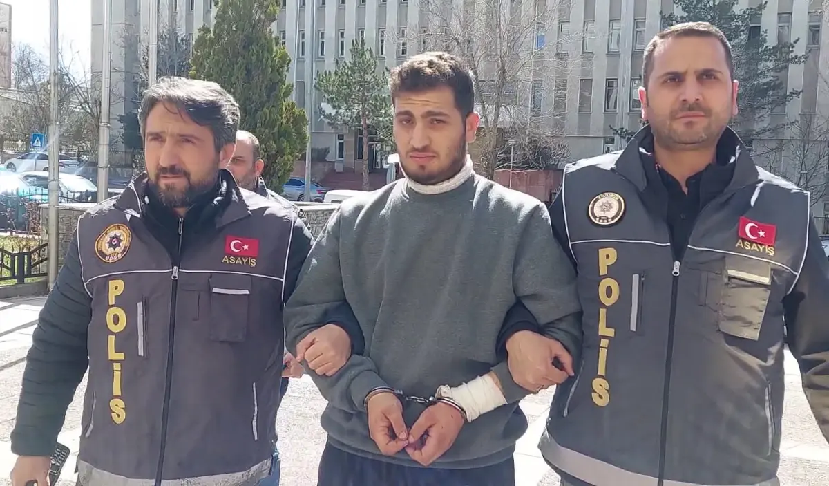 Erzurum\'da Eşi Boğarak Öldüren Adamın Duruşması Başladı