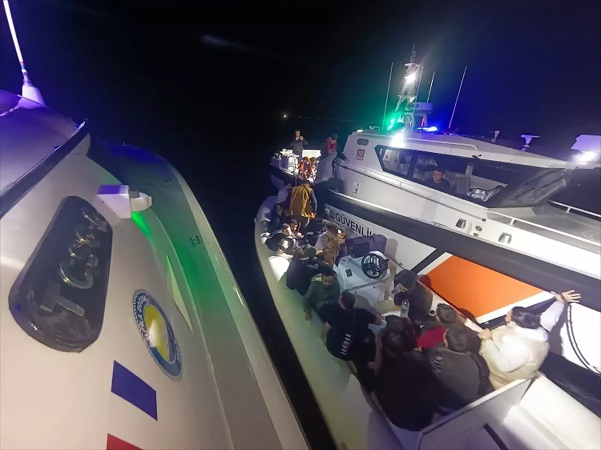 İzmir Açıklarında 44 Düzensiz Göçmen Yakalandı