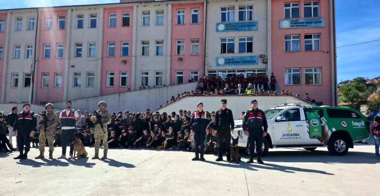 Jandarma\'dan Öğrencilere Hayvan Sevgisi Eğitimi