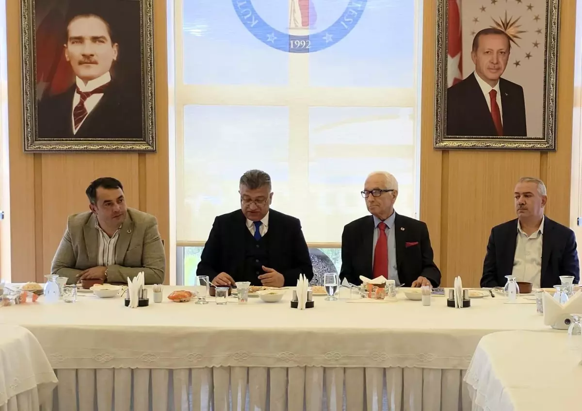 Rektör Kızıltoprak, Gazetecilerle Buluştu