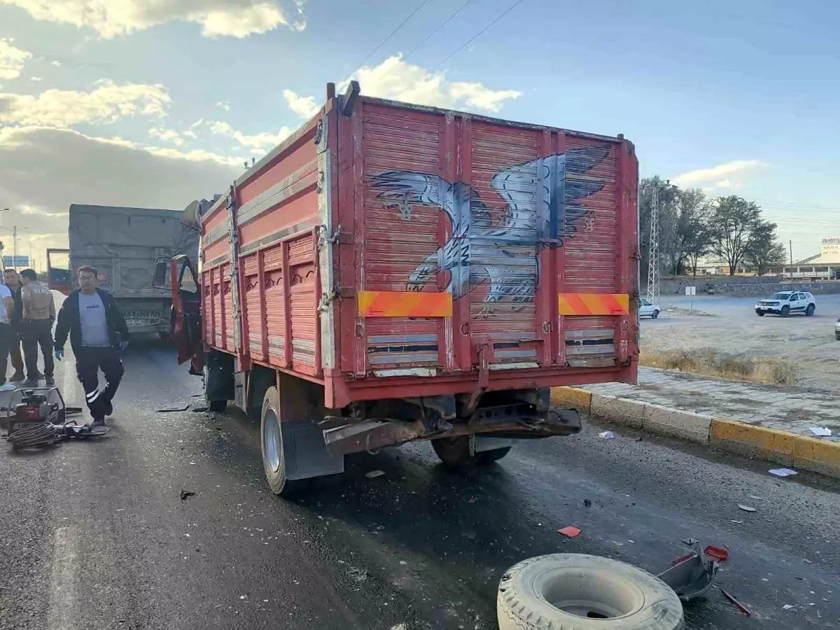 Konya\'da Zincirleme Trafik Kazası: 2 Yaralı
