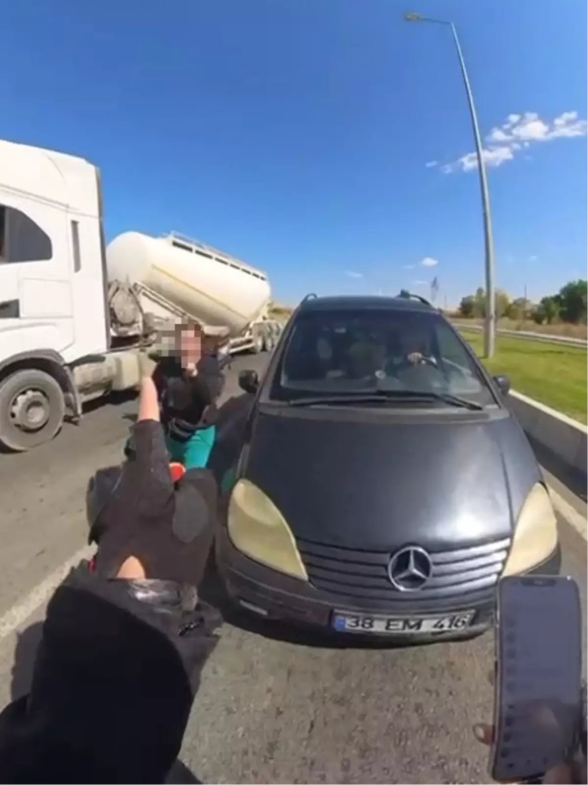 Kayseri\'de Yol Verme Tartışması Kavgaya Dönüştü
