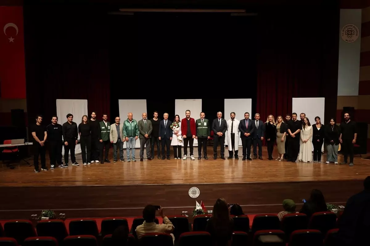 Muğla\'da Bağımlılıkla Mücadele Tiyatrosu