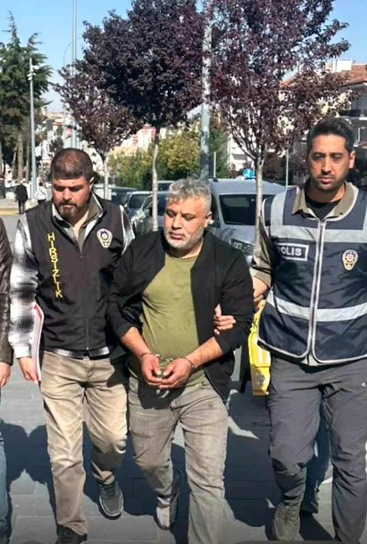 \'Fuhuş\'tan 12 yıldır aranan suçlu Google Maps takibiyle yakalandı! Bambaşka biri olmuş