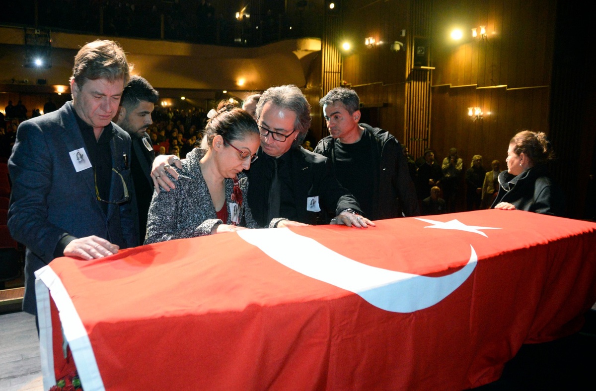 Kazada ölen keman sanatçısı Laçin Akyol\'un ailesi organlarını bağışladı