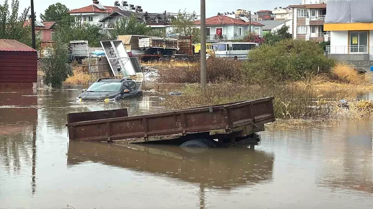 Muğla\'da Sağanak Yağış Hayatı Olumsuz Etkiledi