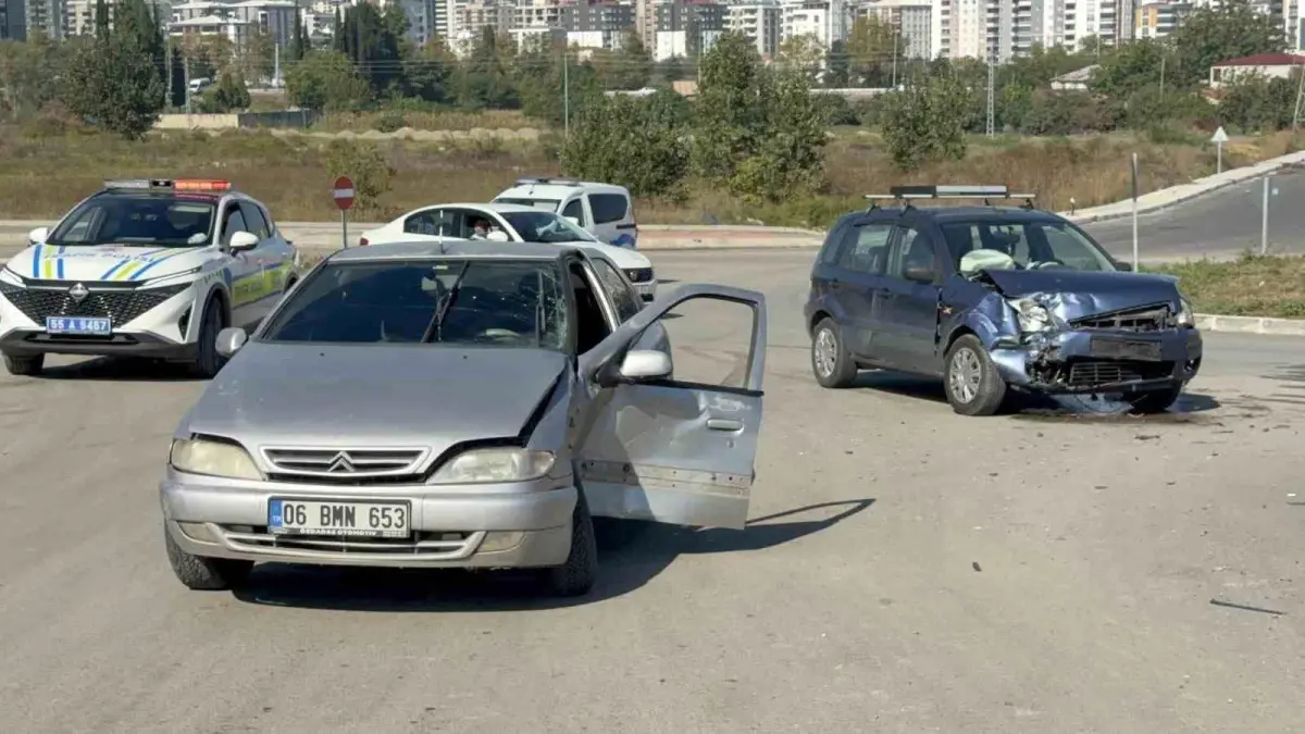 Samsun\'da Trafik Kazası: 2 Yaralı