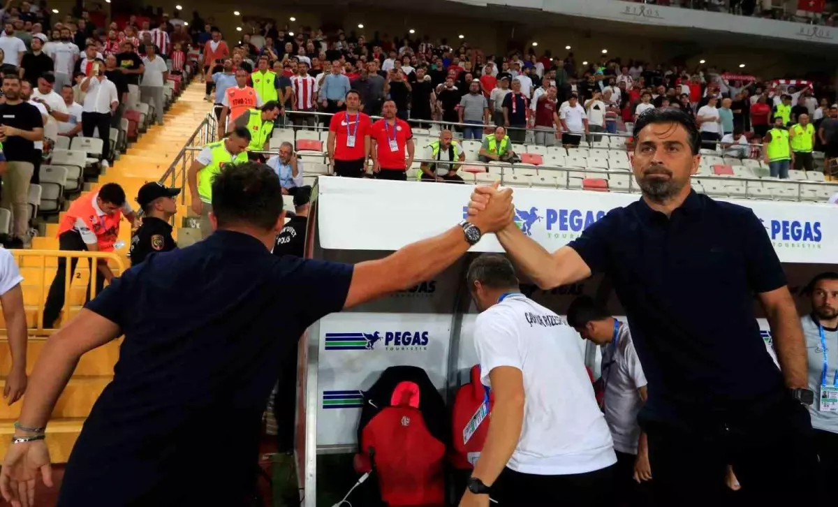Antalyaspor - Çaykur Rizespor: İlk Yarının Skoru 1-2