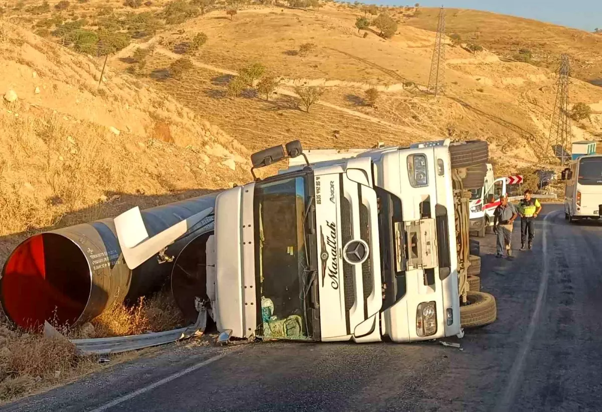 Siirt\'te Tır Devrildi
