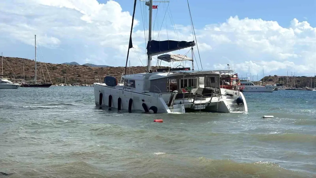 Bodrum\'da Rüzgar, Katamarana Karaya Oturdu