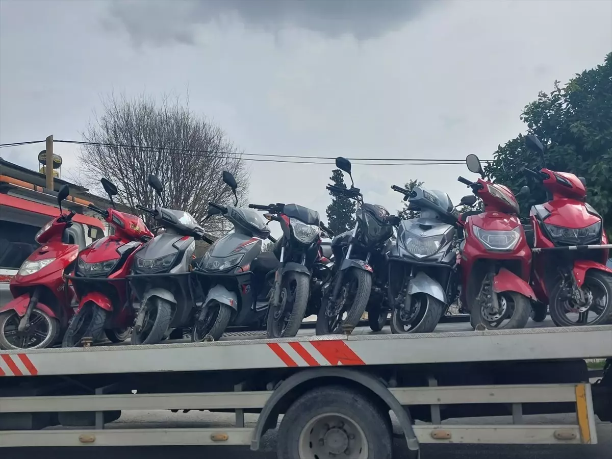 Adana\'da 526 Motosiklet Trafikten Men Edildi