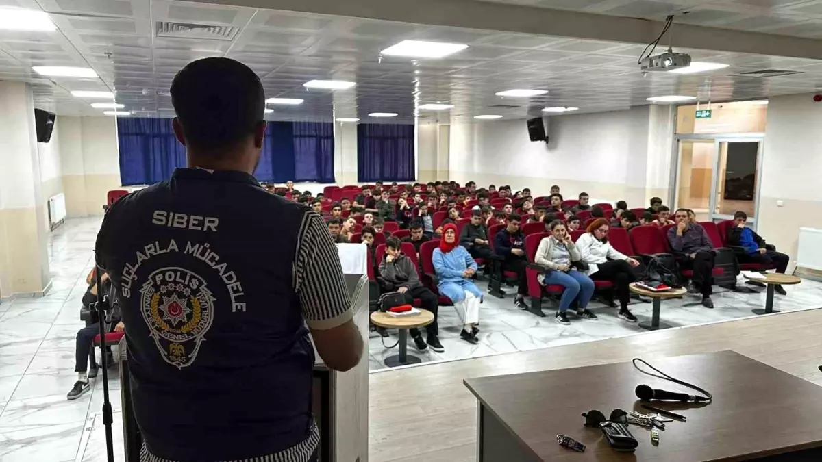 Afyon\'da Güvenli Internet Eğitimi