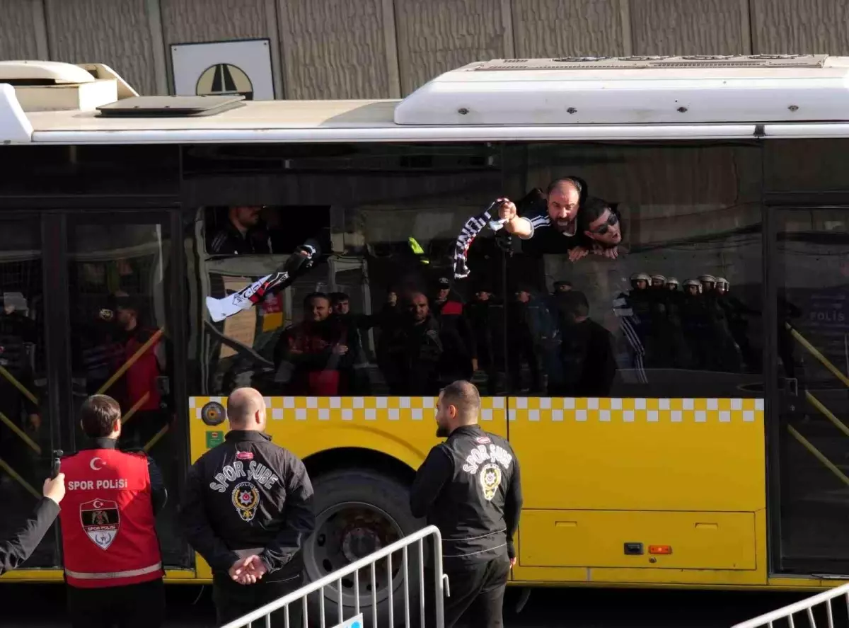 Beşiktaş taraftarı derbiye gidiyor