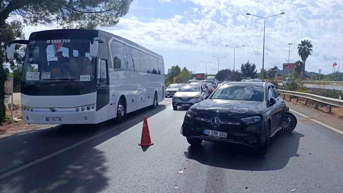 Manavgat\'ta 12 Aracın Karıştığı Zincirleme Kazalar