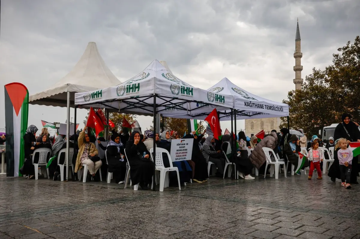 Eminönü\'nde Gazze için Nöbet Eylemi