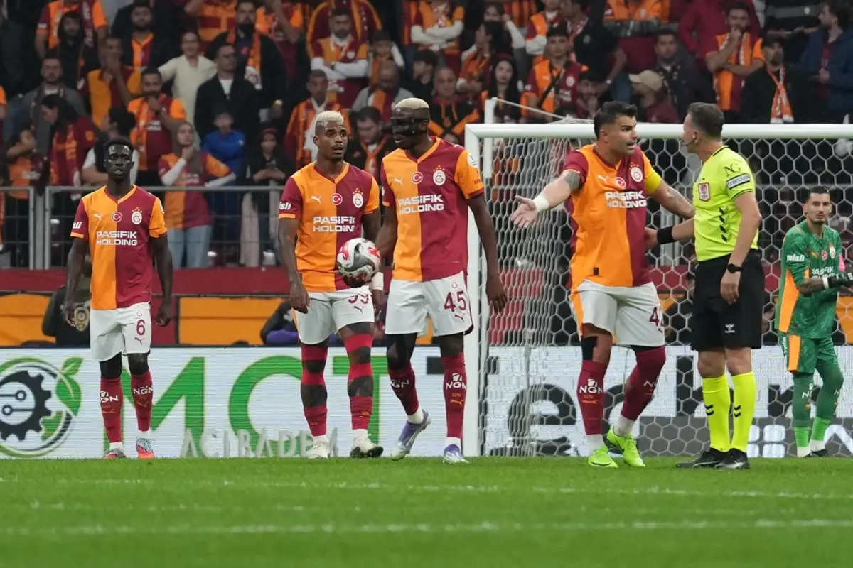  Galatasaray\'a şok üstüne şok! Direkt kırmızı yedi 