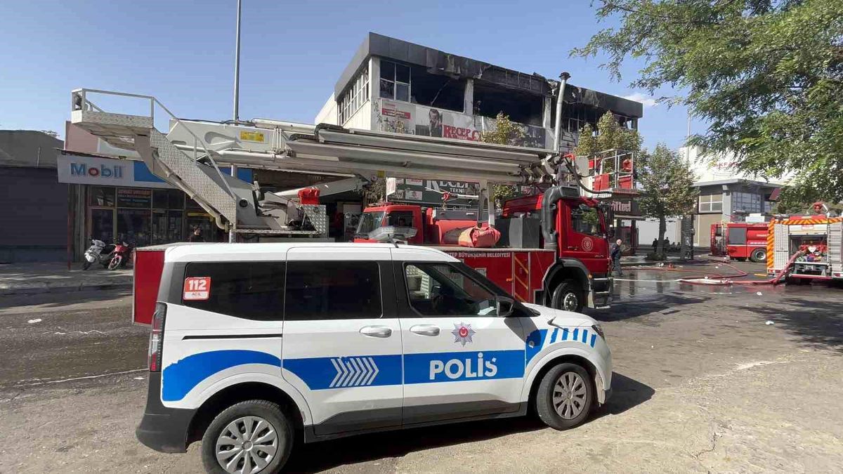 Gaziantep\'te iş yerinde çıkan yangını itfaiye söndürdü