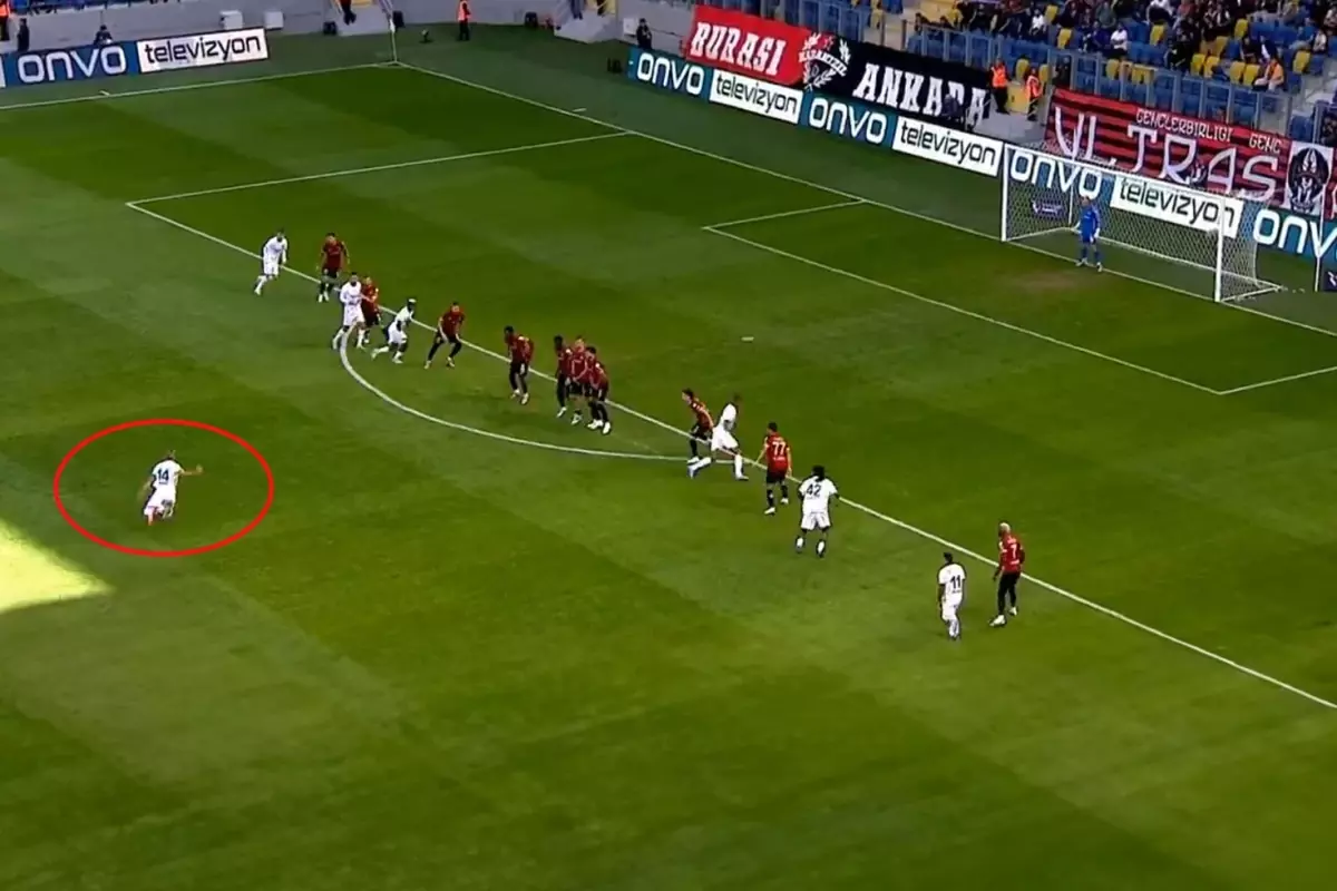 Gheorghe Hagi\'nin oğlundan inanılmaz gol