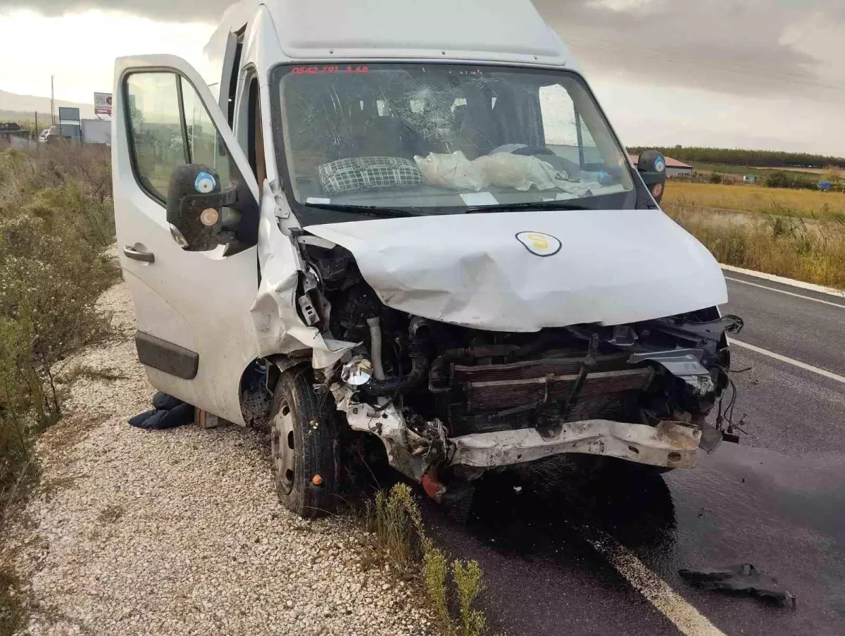 Gönen\'de Trafik Kazası: İki Ölü, Yedi Yaralı