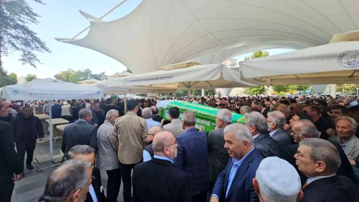 Prof. Dr. Şükrü Karatepe\'nin Eşi Gönül Karatepe Son Yolculuğuna Uğurlandı