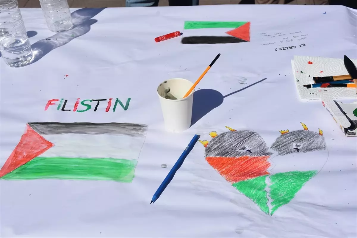 Gümüşhane\'de Gazze için Resim Etkinliği