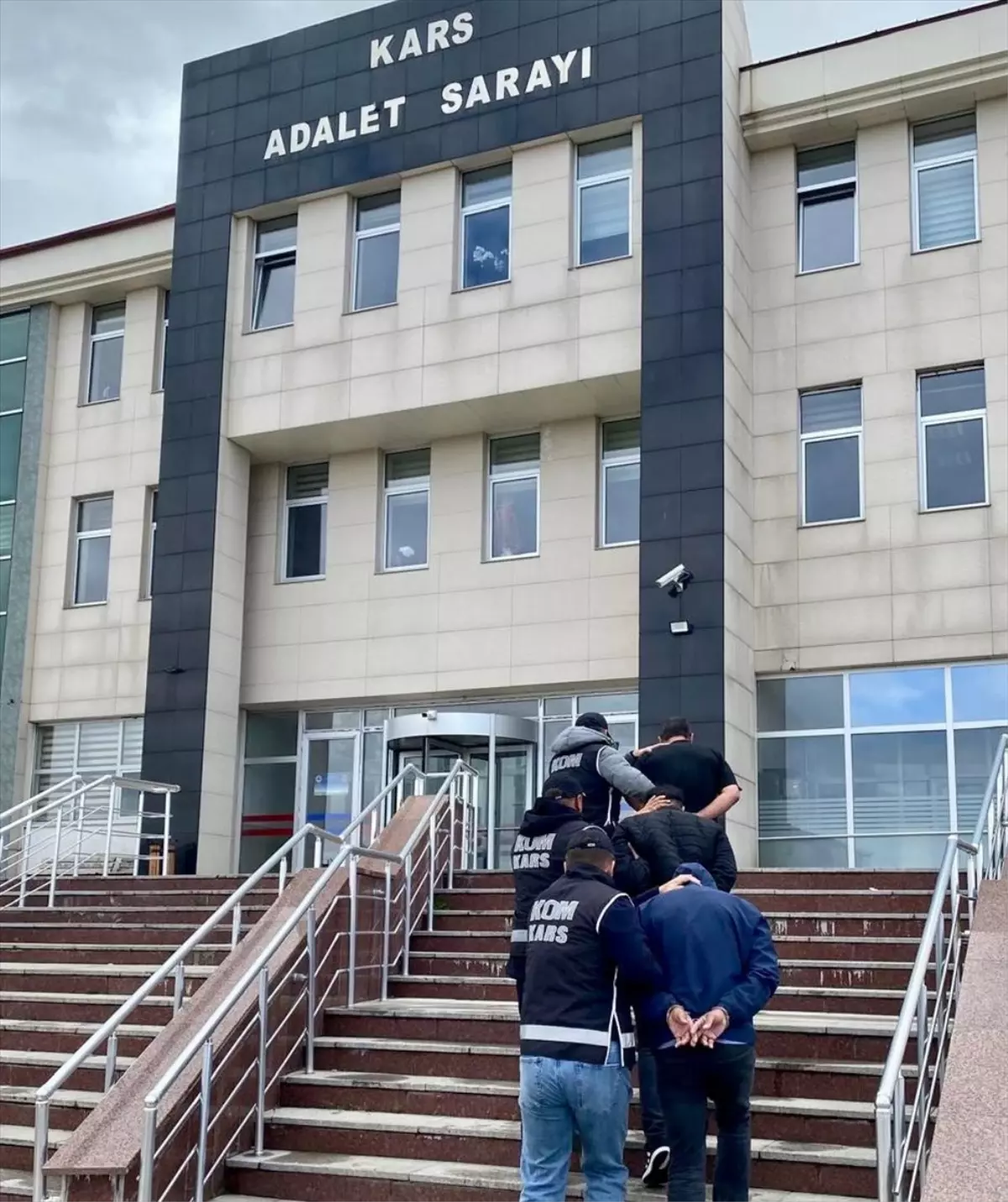 Kars\'ta Yasa Dışı Silah Ticareti Operasyonu