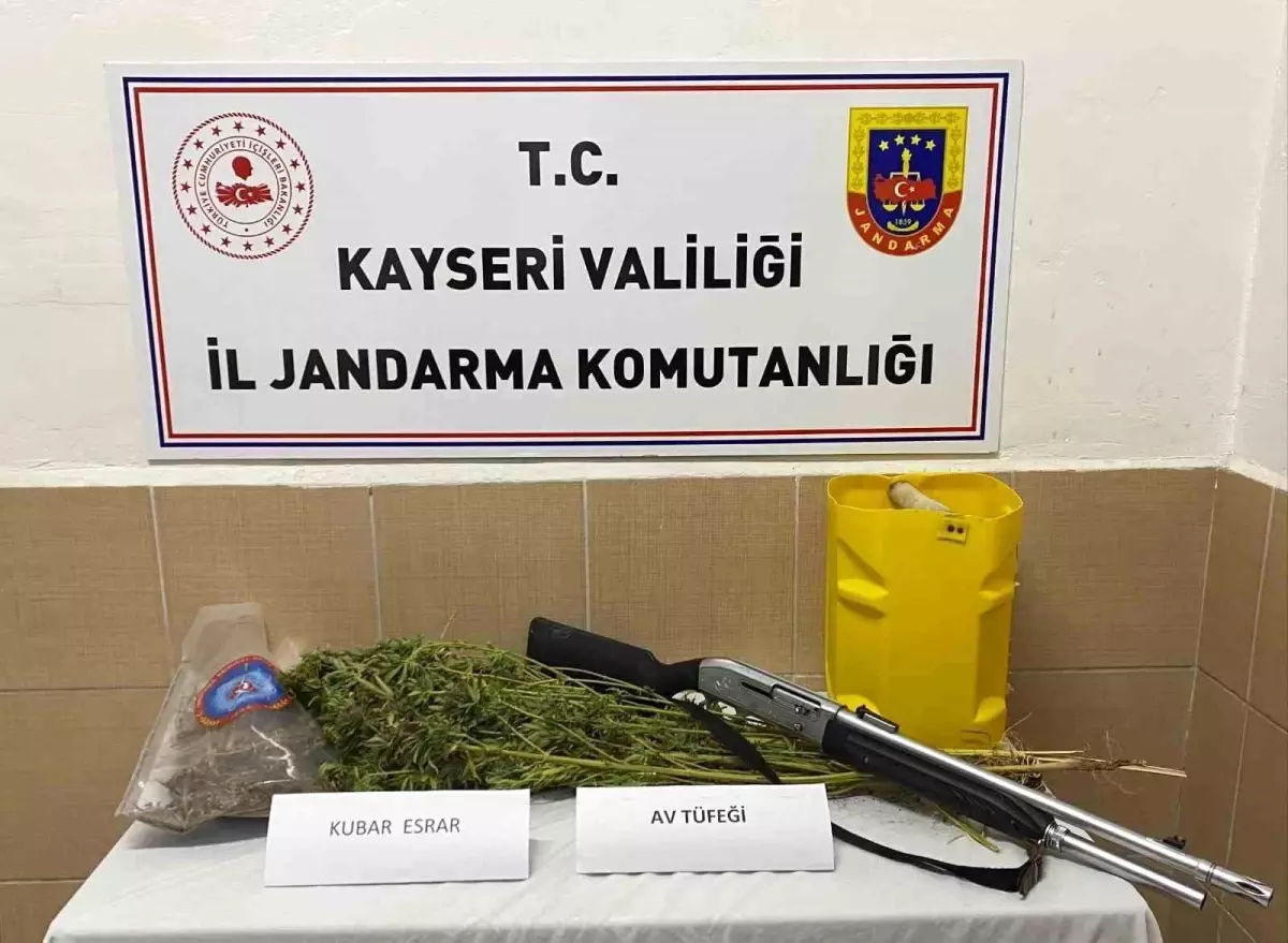 Kayseri\'de Jandarma Operasyonu: 1,7 Kilo Esrar Ele Geçirildi