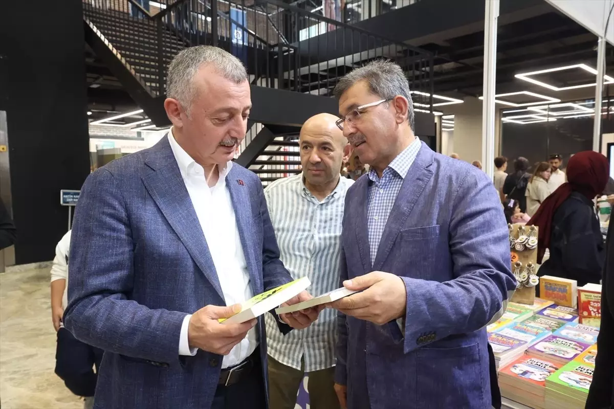 Kocaeli Kitap Fuarı\'nda Söyleşi ve İmza Günleri