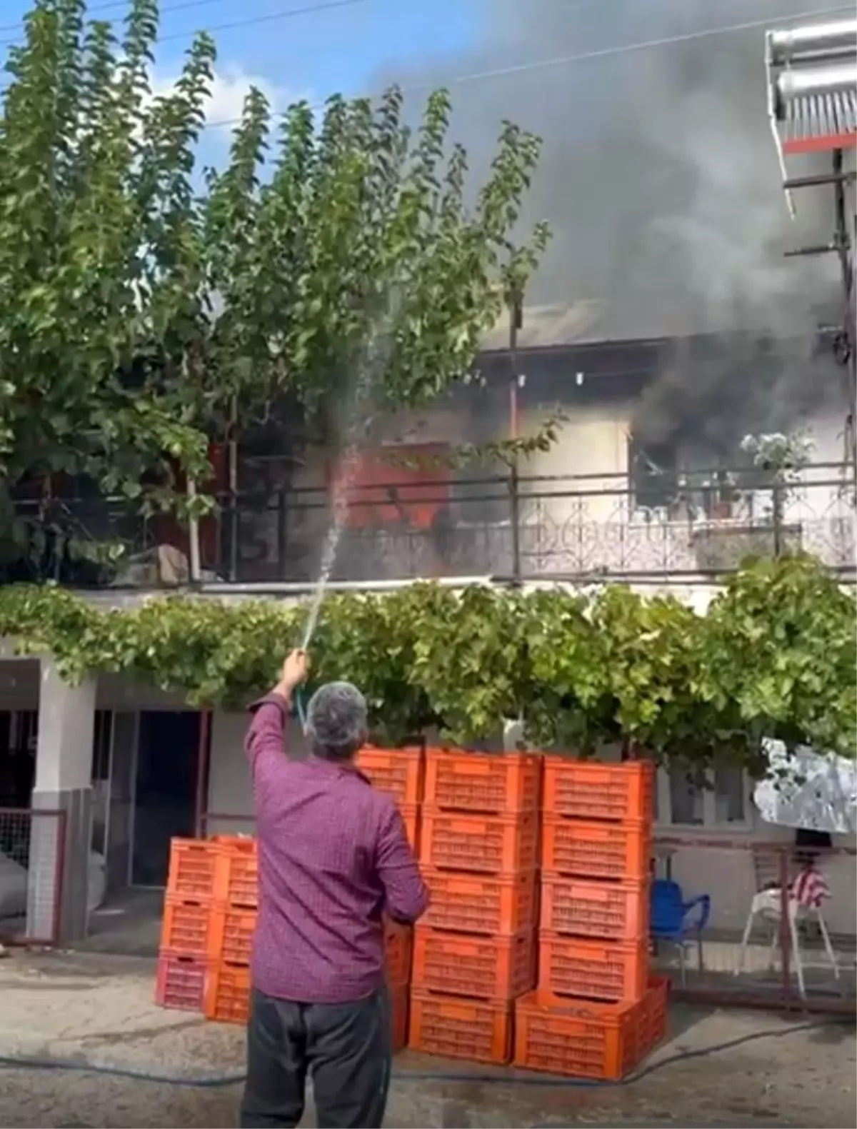 Manisa\'da Ev Yangını Maddi Hasara Neden Oldu