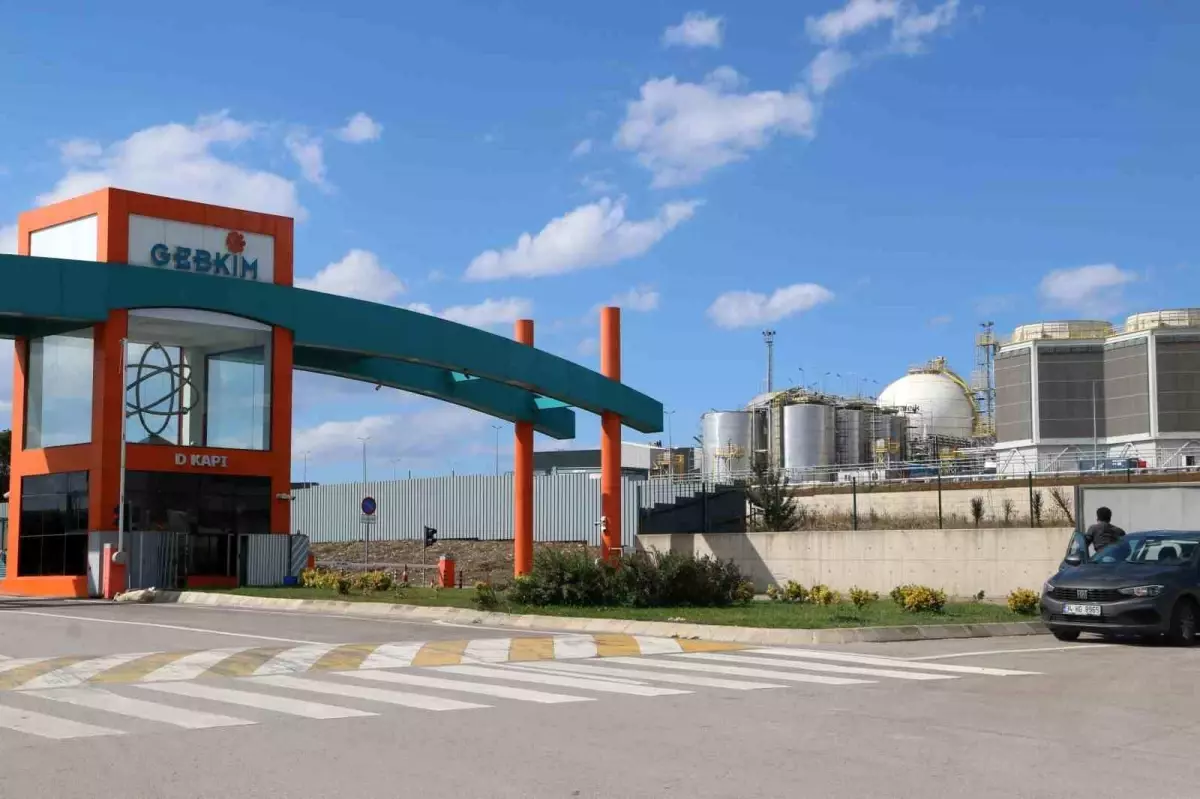 Dilovası\'nda Fabrika Patlaması: 2 İşçi Hayatını Kaybetti