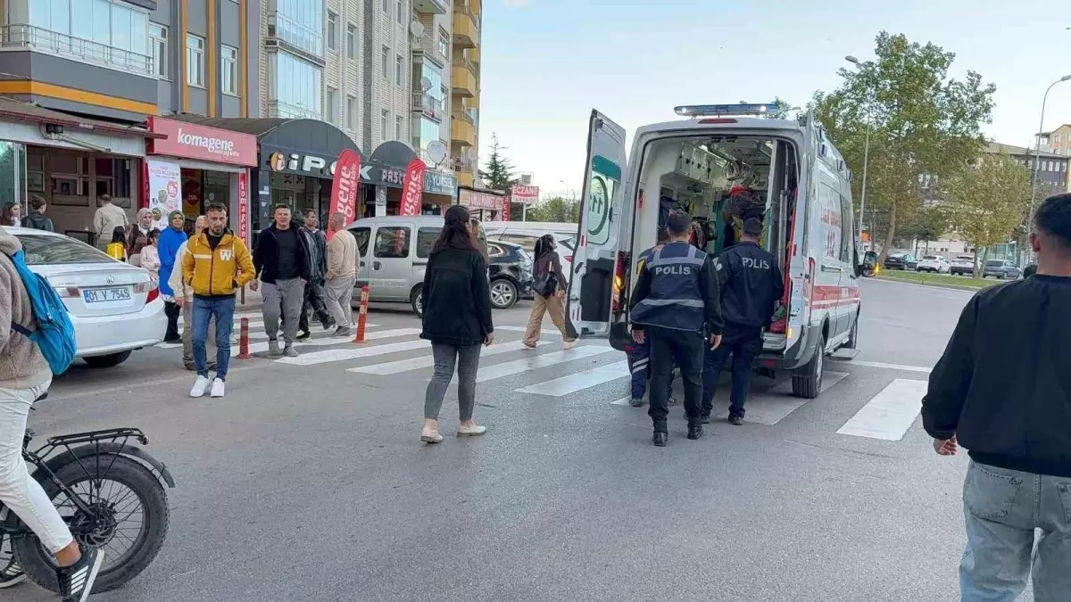 Konya\'da Bisiklet ve Motosiklet Çarpıştı: 2 Yaralı
