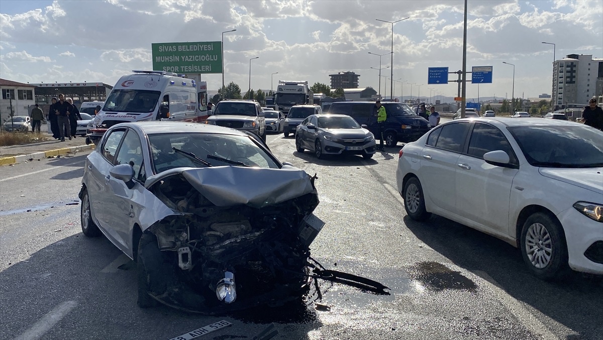 Sivas\'ta Trafik Kazası: 1 Ölü, 4 Yaralı