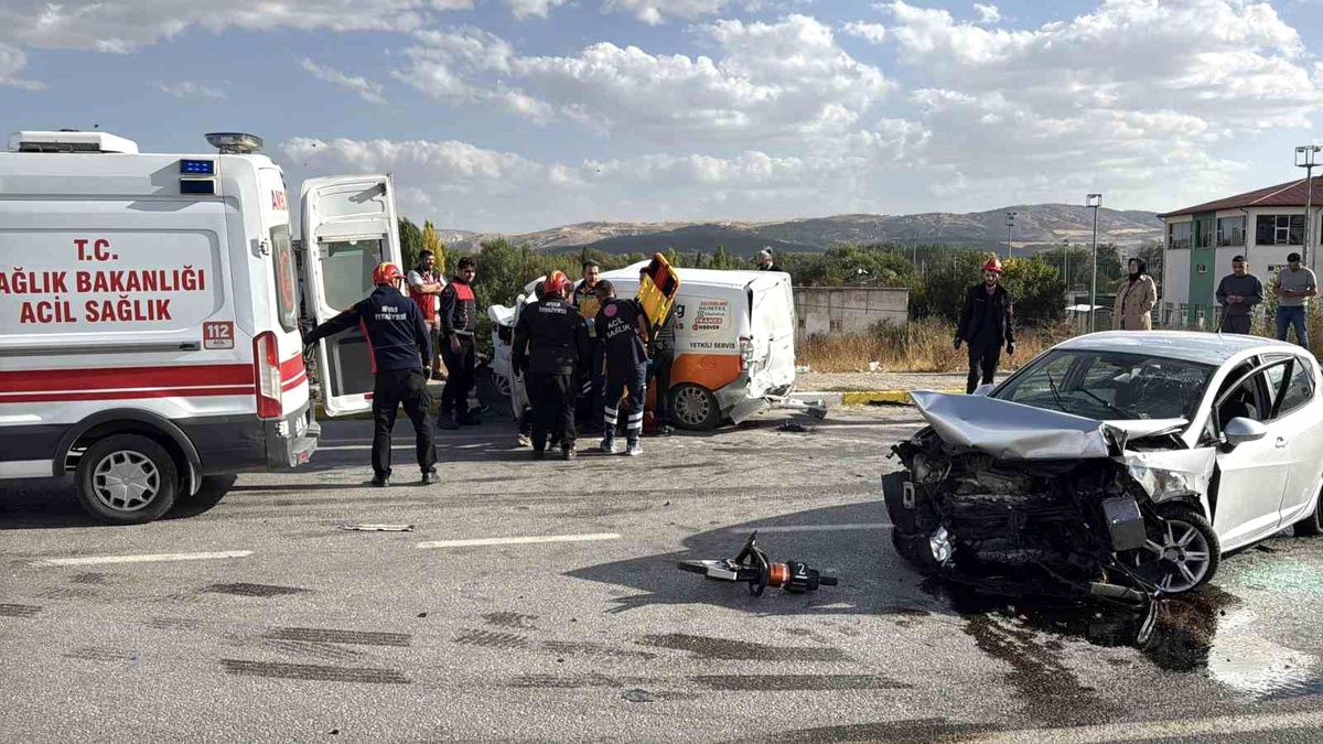 Sivas\'ta Feci Kaza: 1 Ölü, 4 Yaralı