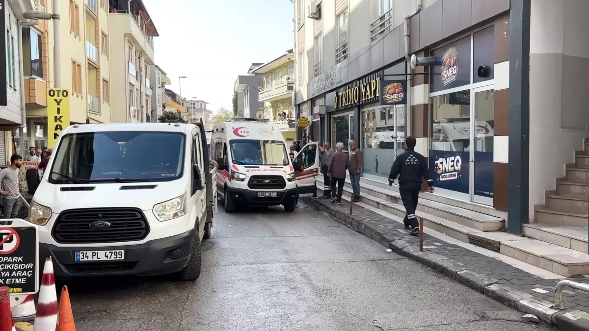 İzmit\'te Traboda Elektrik Güçlenmesi İşçiyi Yaraladı