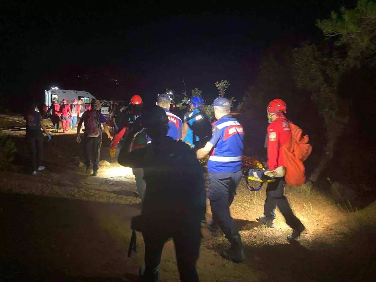 Alanya\'da Mağarada Mahsur Kalan İki Çocuk Kurtarıldı