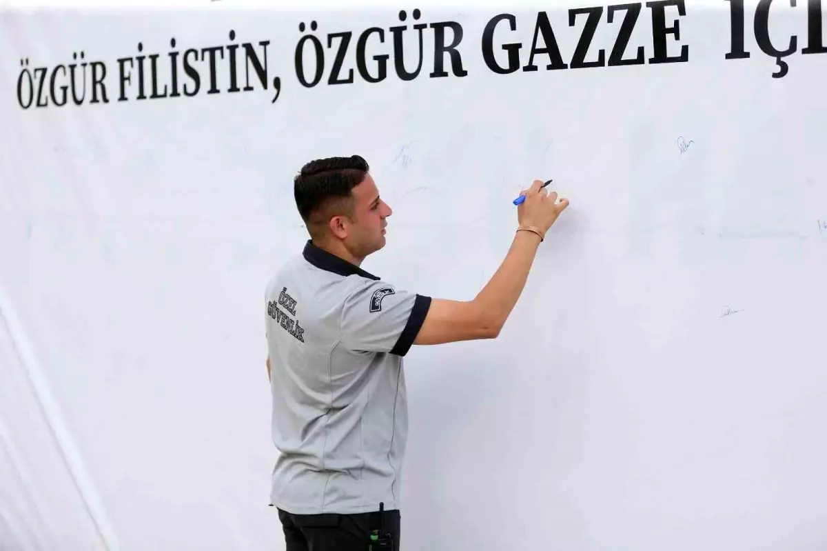ALKÜ\'de Filistin İçin İmza Kampanyası