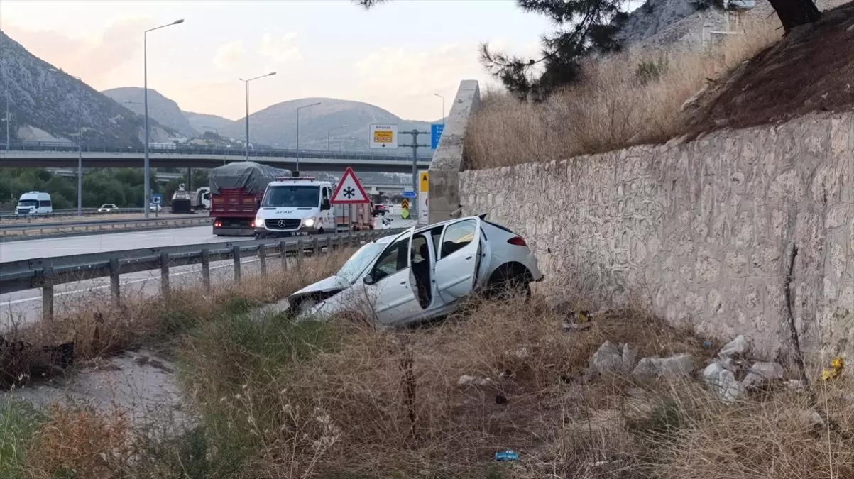 Amasya\'da Trafik Kazası: Sürücü Yaralandı