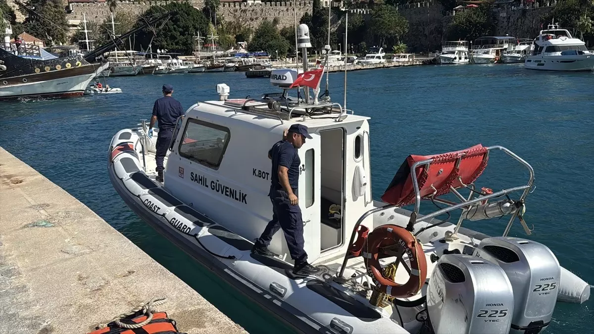 Muratpaşa\'da Falezlerden Düşen Kadın Hayatını Kaybetti