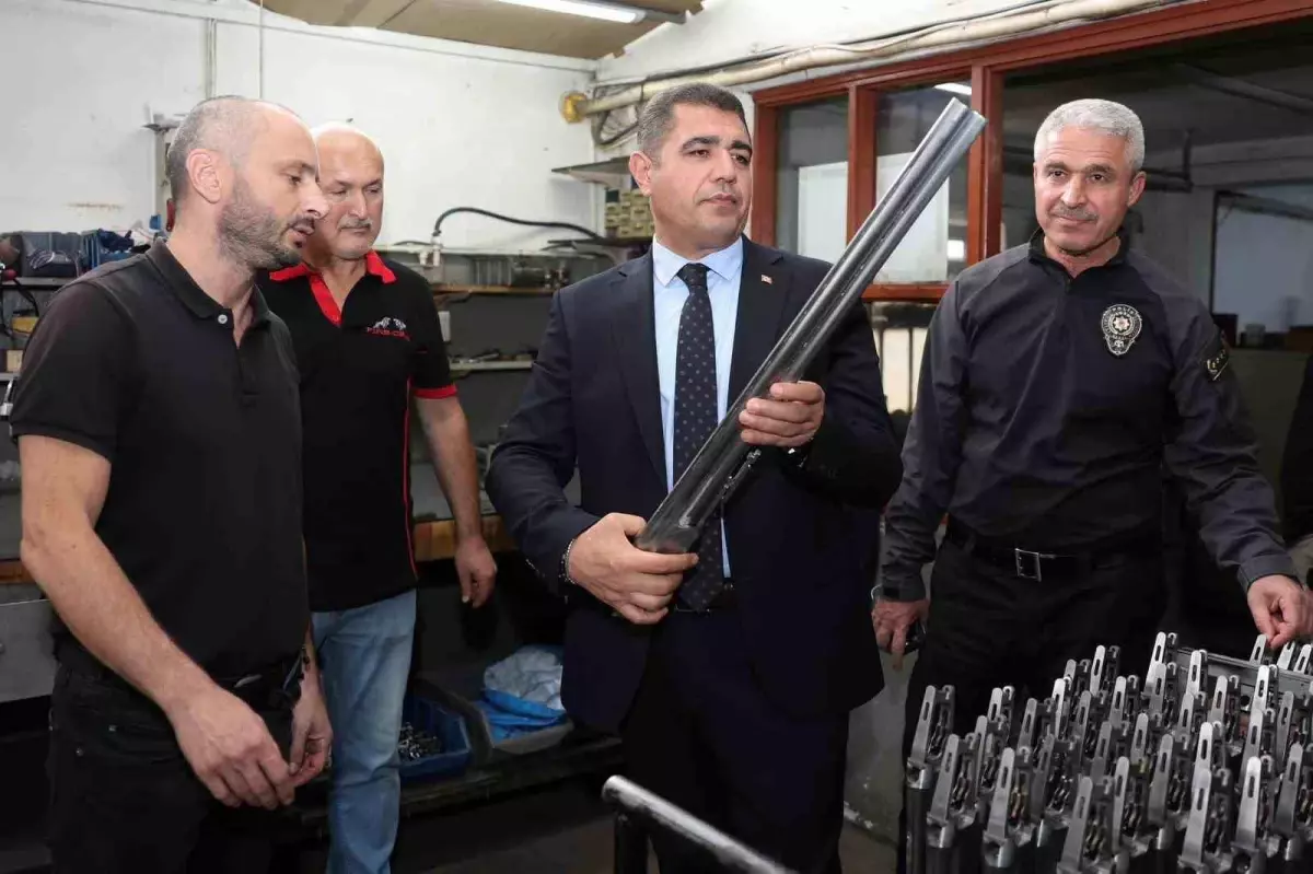 Düzce Valisi Tüfek Üretim Merkezini Ziyaret Etti