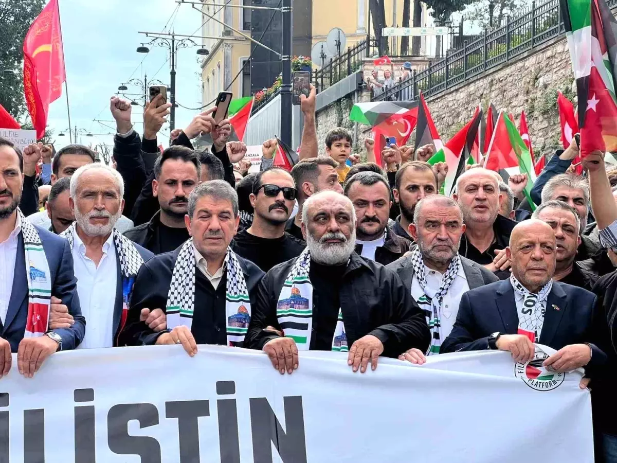 İstanbul\'da Filistin\'e Destek Yürüyüşü