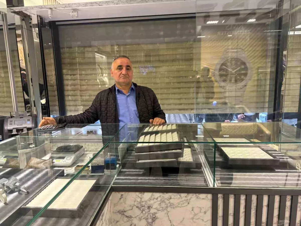 Bahçelievler\'de 1 Dakikada 15 Milyon Lira Soygun