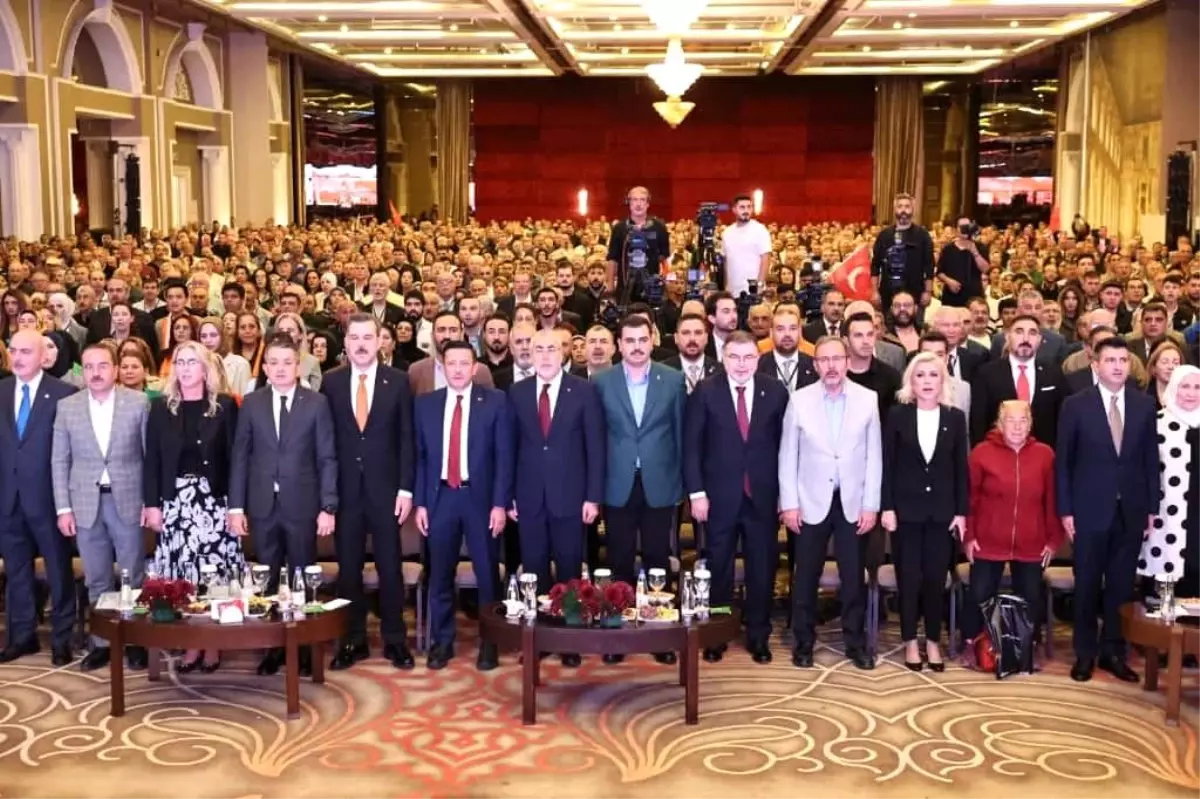 Bakan Işıkhan: İzmir Çöp Dağlarıyla İnleniyor