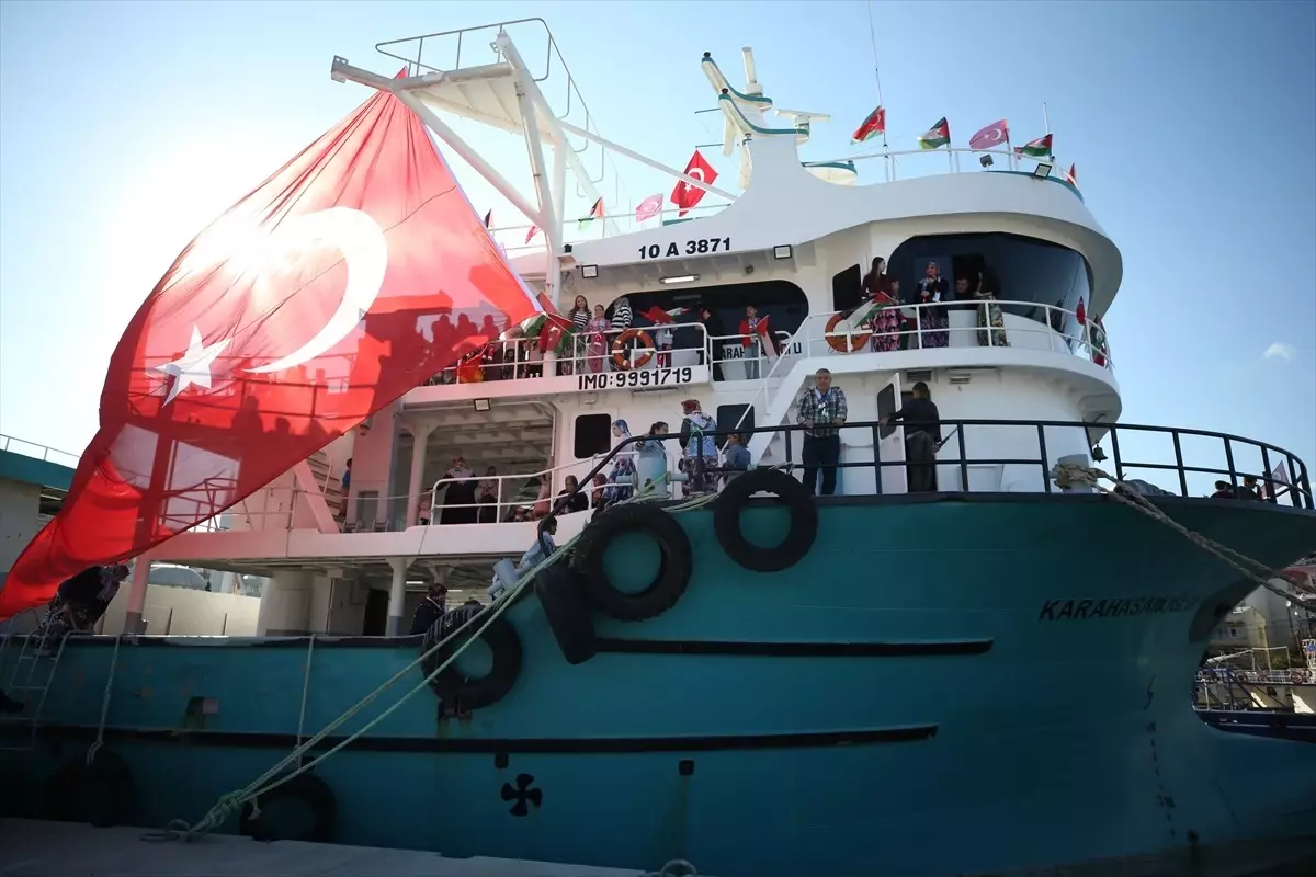 Balıkesir\'de denizciler Filistin ve Küresel Sumud Filosu\'na destek için Marmara\'ya açıldı
