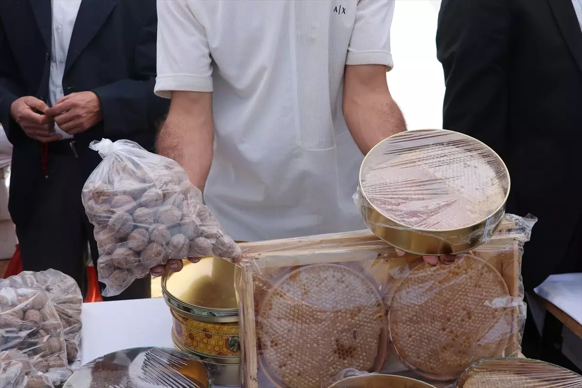 3. Bal, Ceviz ve Çilek Festivali Sason\'da Yapıldı