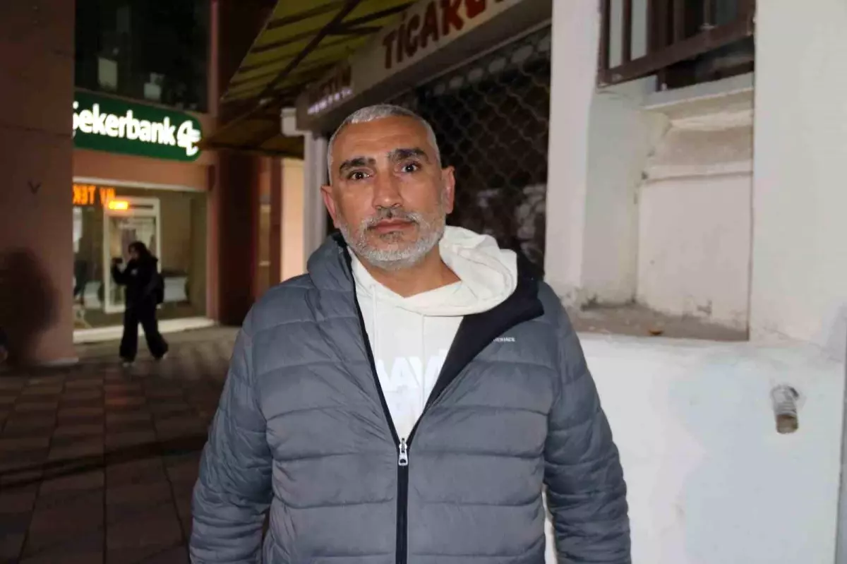 İade etmek istedi, parmağından oldu! Çupra ile adam dövdüler