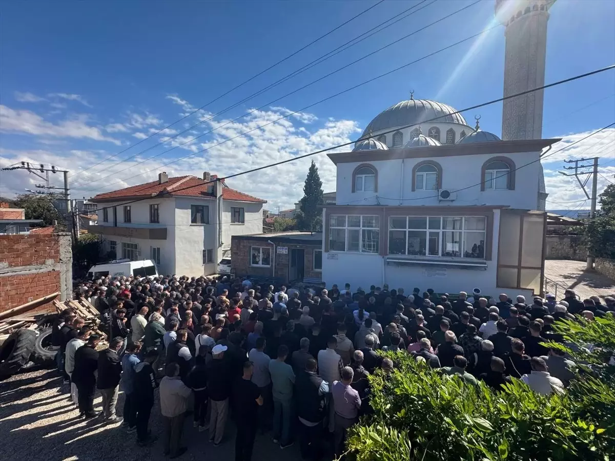 Çanakkale\'de Otomobil Yangınında Hayatını Kaybeden Mehmet Özdemir Defnedildi
