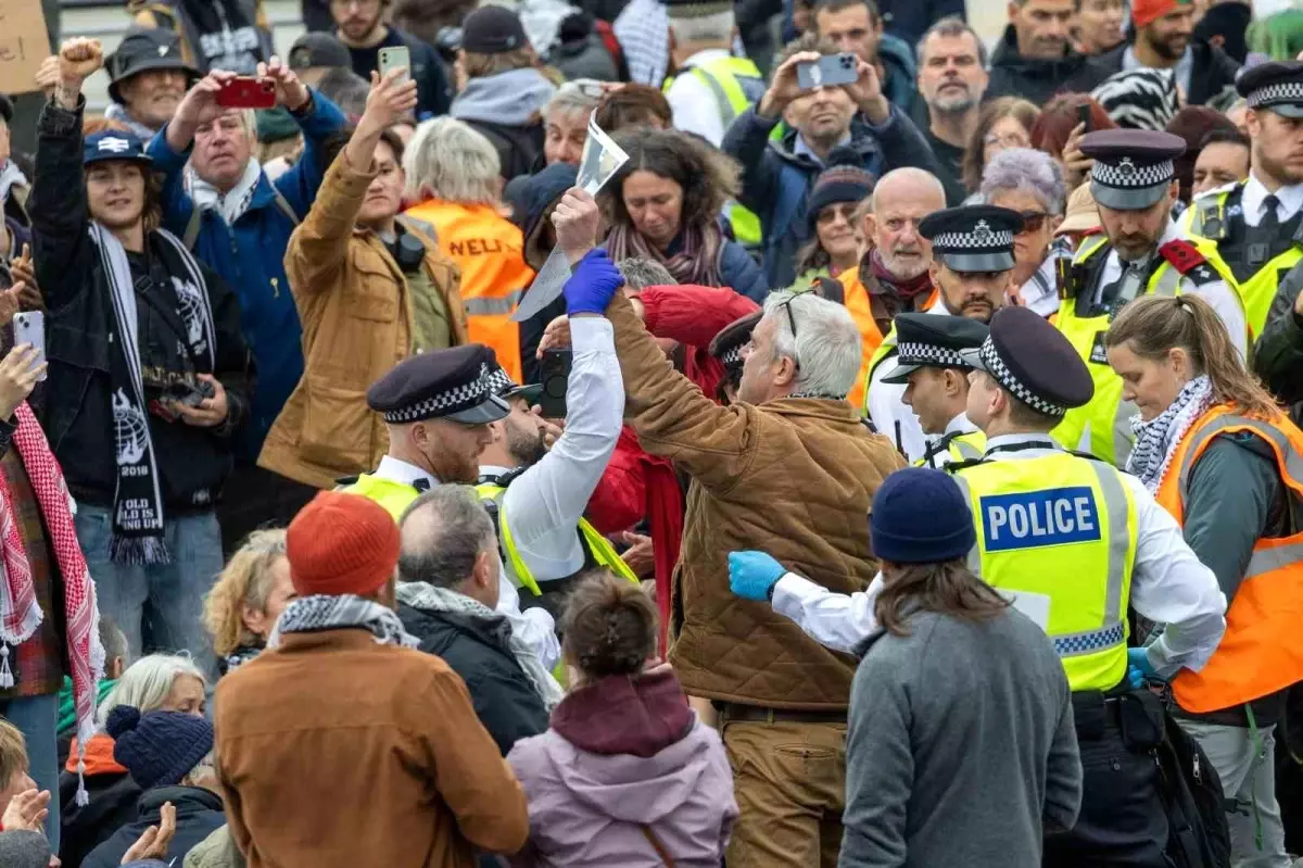 Londra\'da Filistin Eylemi Protestolarında 492 Gözaltı