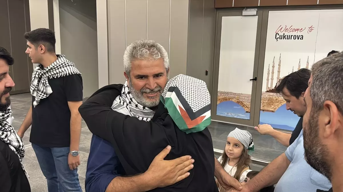 Küresel Sumud Filosu Aktivisti Işık, Mersin\'de Karşılandı
