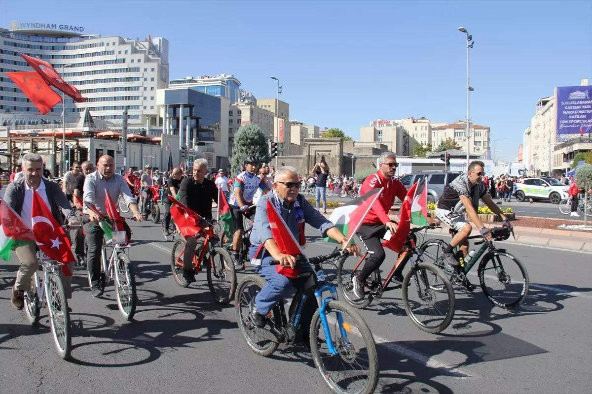Kayseri\'de bisikletliler Küresel Sumud Filosu\'na destek için pedal çevirdi