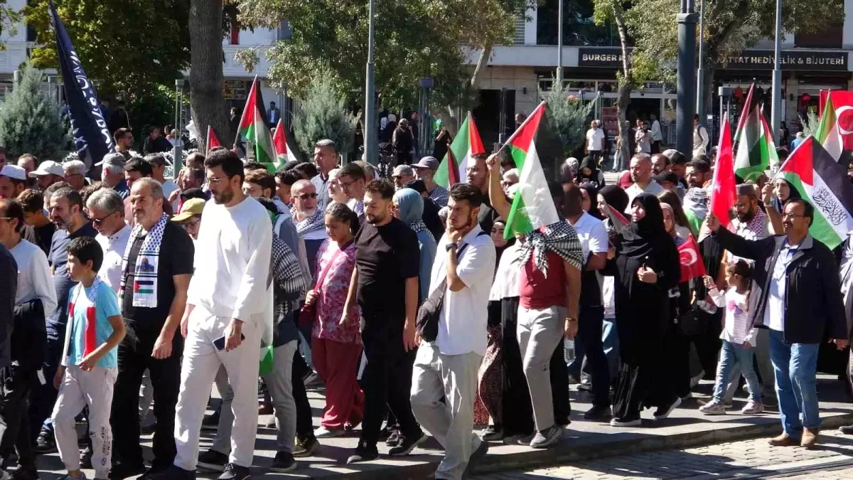 Konya\'da Gazze İçin Kararlılık Yürüyüşü Düzenlendi